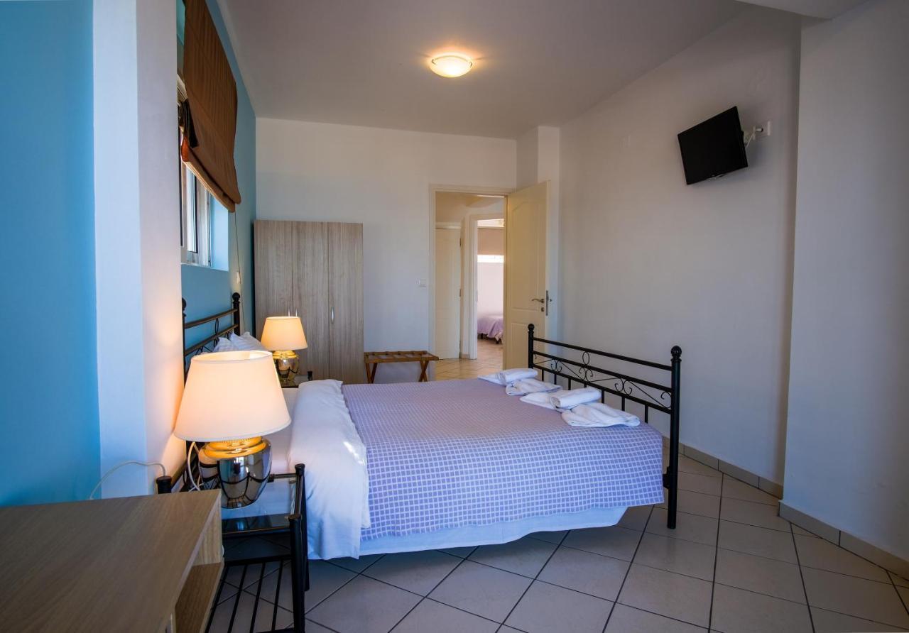 Blue Villas Agia Marina 外观 照片